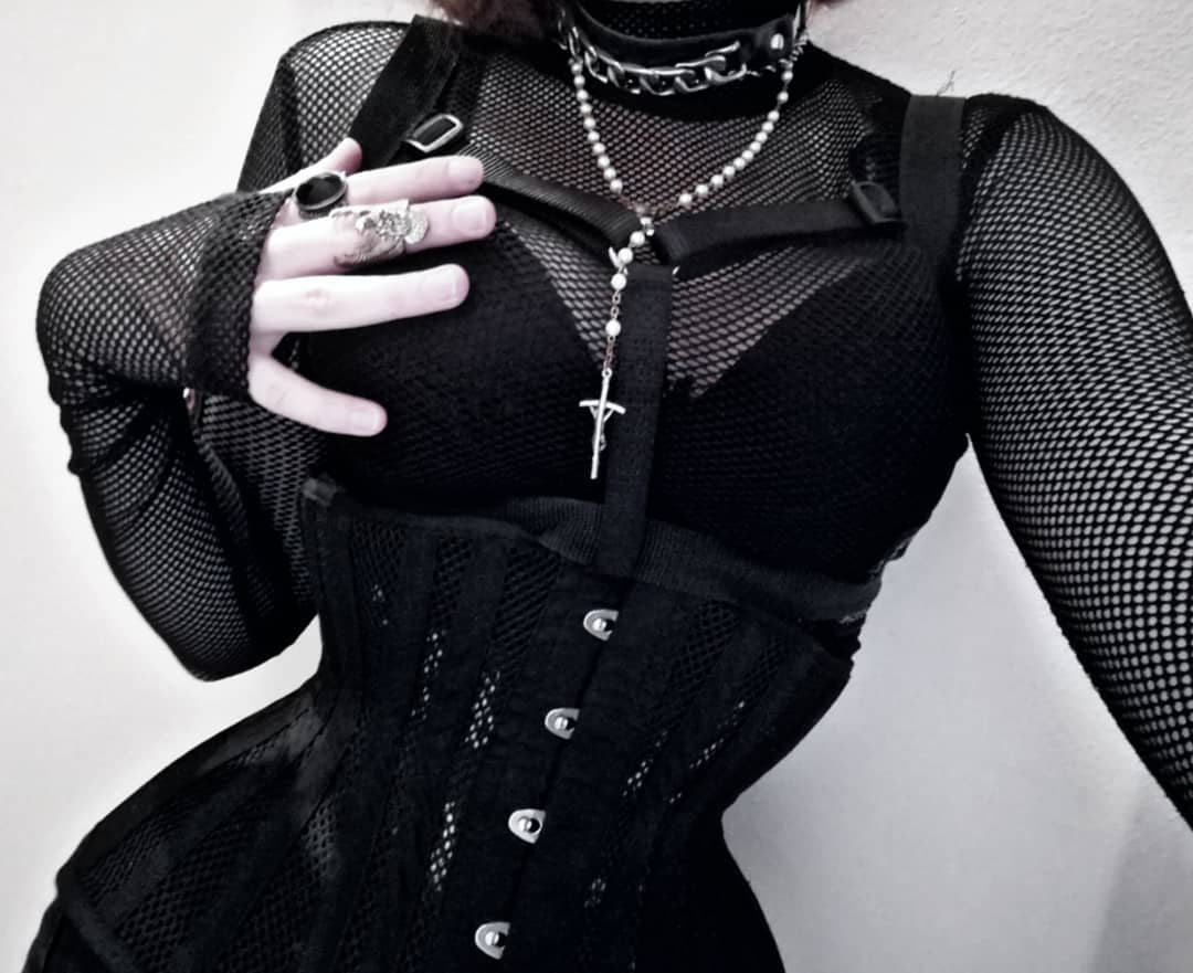 【RESTYLE】ブラックメッシュ 砂時計型アンダーバストコルセット【取寄】