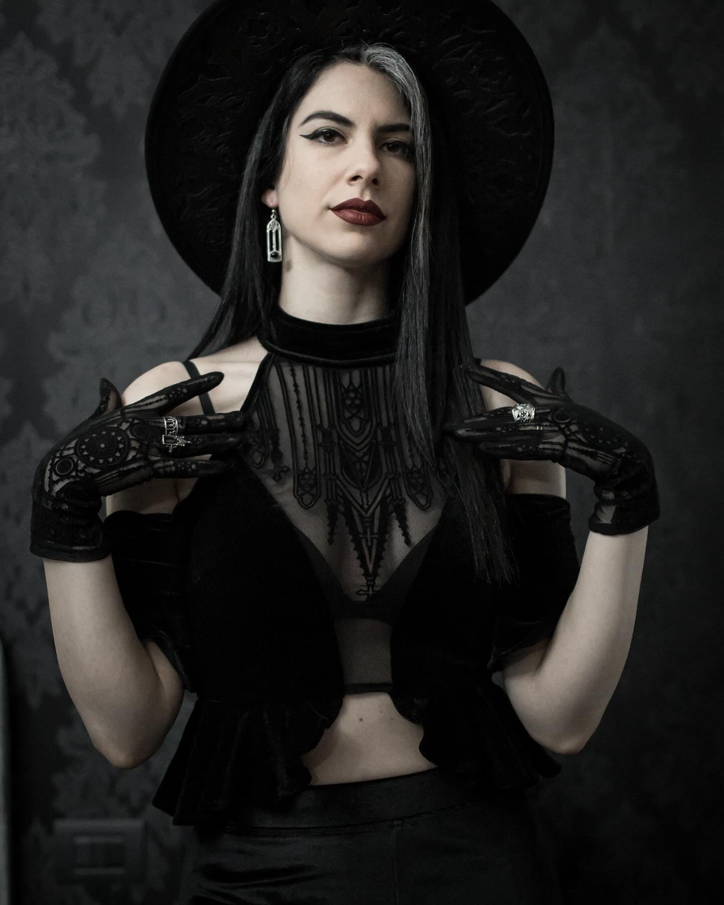 【RESTYLE】トップス*DARK ALTAR HALTERNECK TOP【取寄】