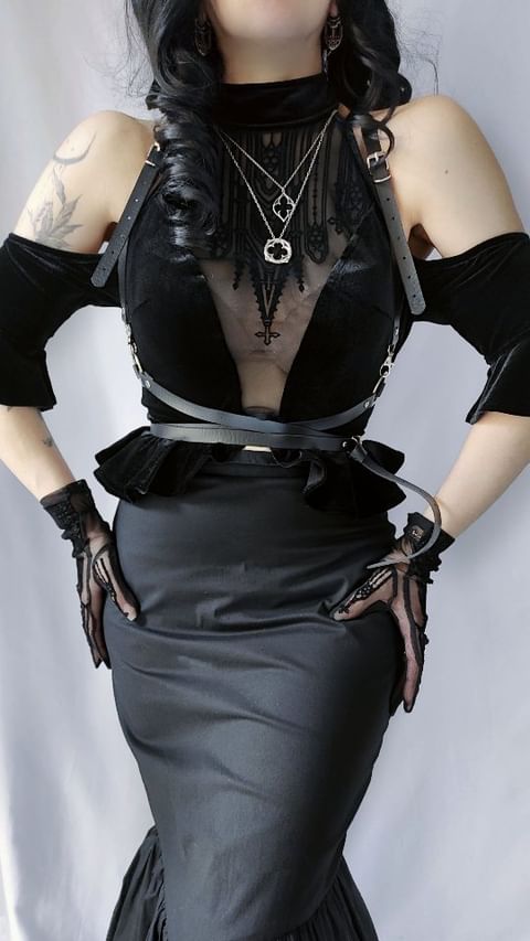 【RESTYLE】トップス*DARK ALTAR HALTERNECK TOP【取寄】