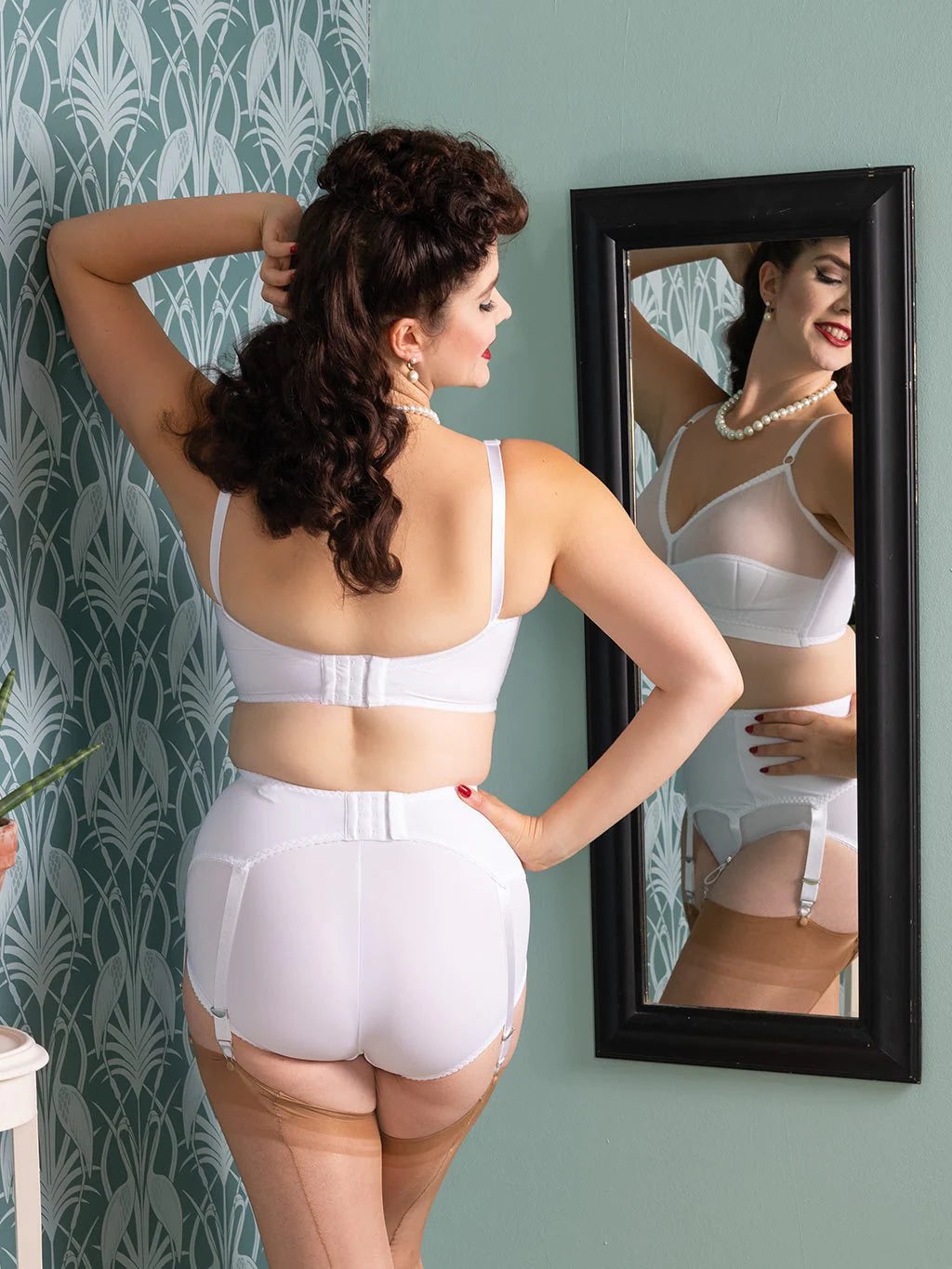 【WHAT KATIE DID】ガーターベルト*Liz White Suspender Belt【取寄】