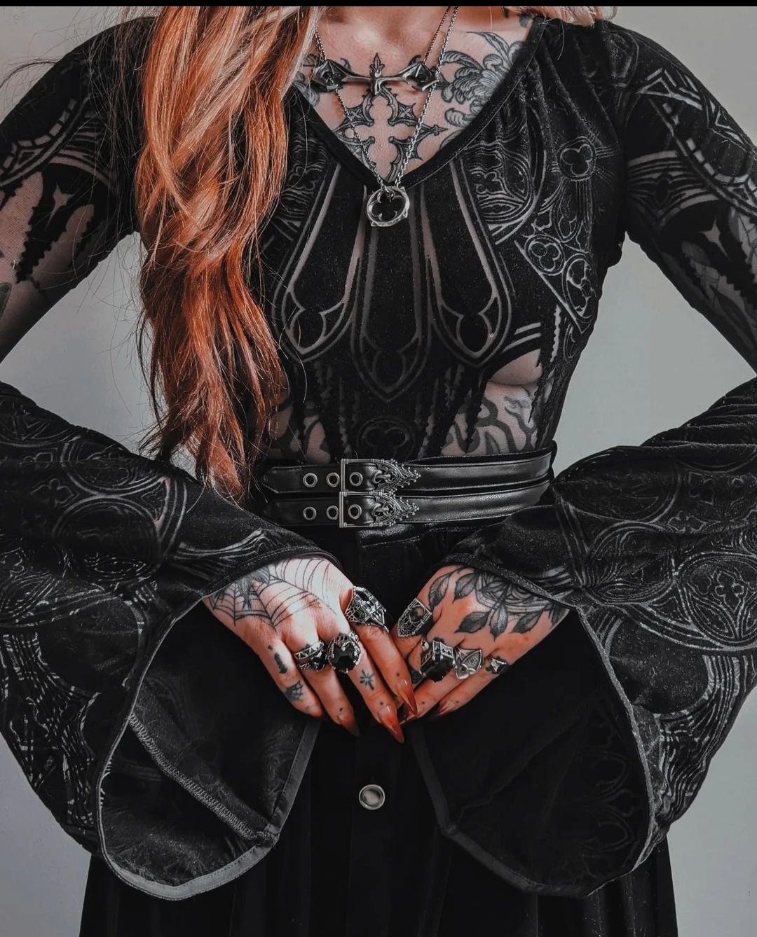 【RESTYLE】トップス*Gothic Chapel Bodysuit Vneck