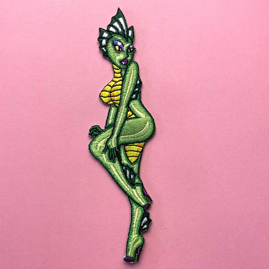 【KREEPSVILLE666】アイロンパッチ(SHE CREATURE PIN-UP)