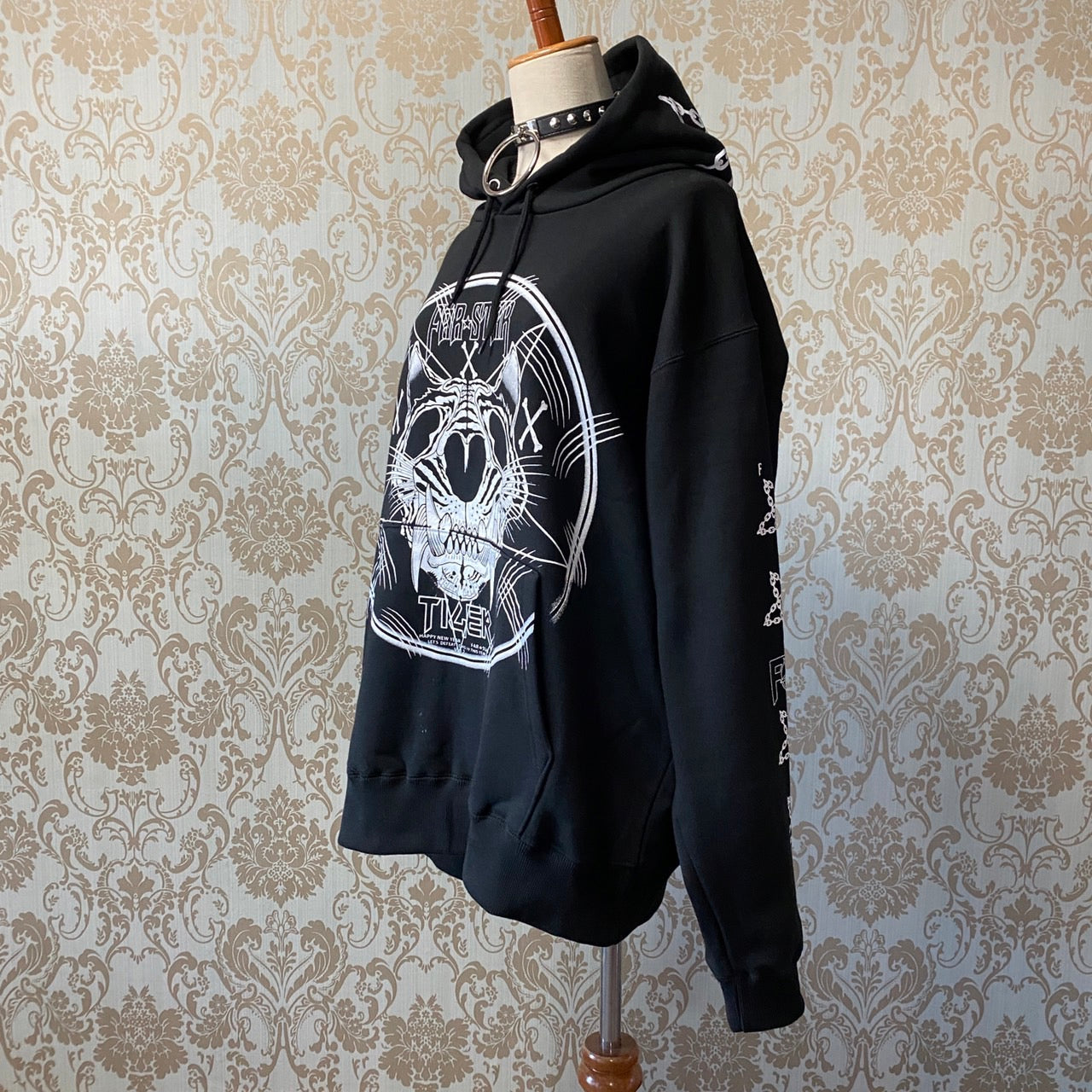 BIG Silhouette Hoodie (Tiger)