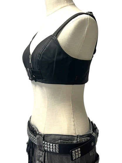 【TRIPP NYC】クロップド丈ホルタートップ＊FAUX LEATHER BUCKLE CROP HALTER(VX4188)