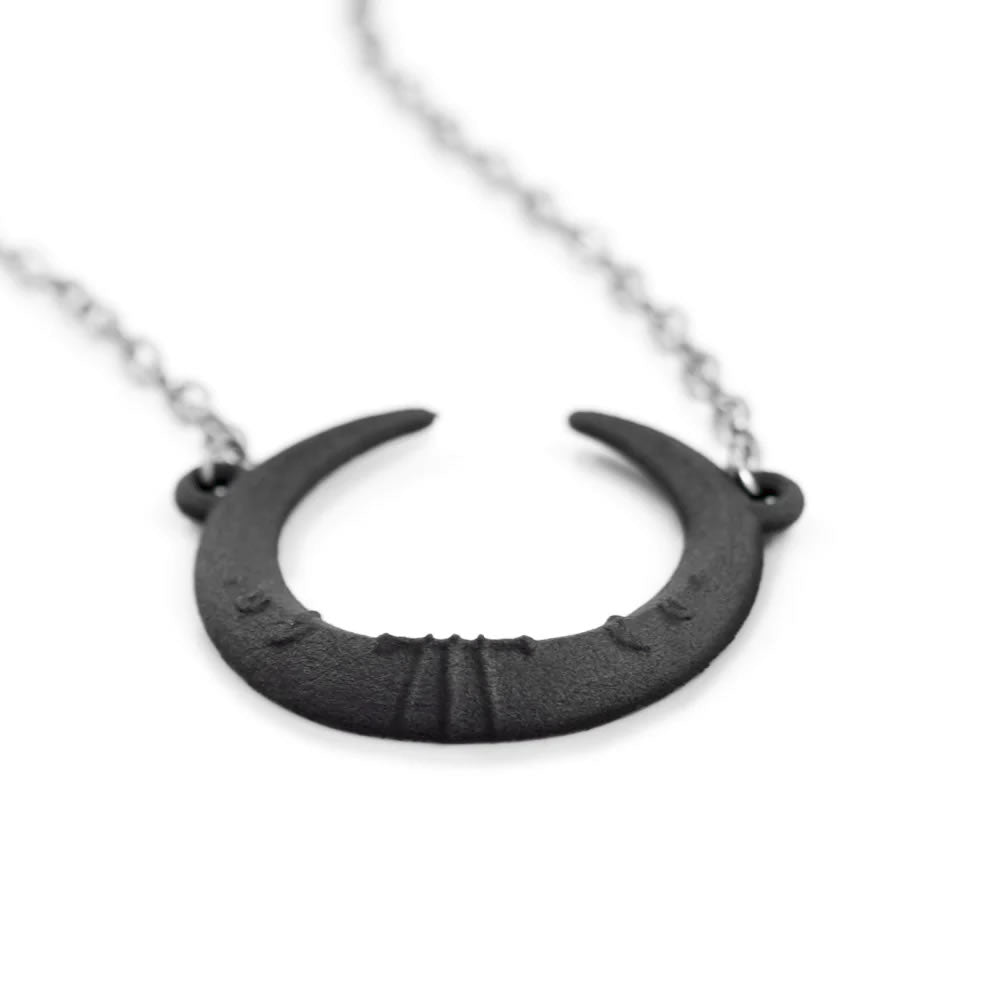 ECLIPSE NECKLACE IN BLACK